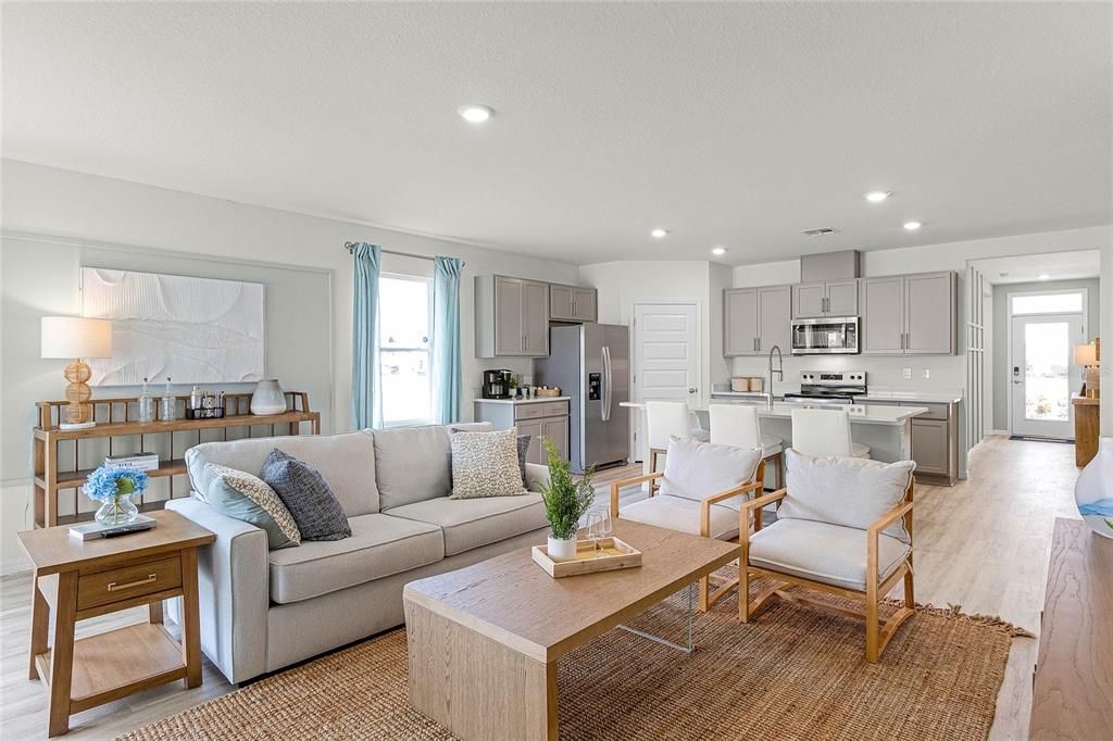 Activo con contrato: $423,490 (5 camas, 3 baños, 2077 Pies cuadrados)