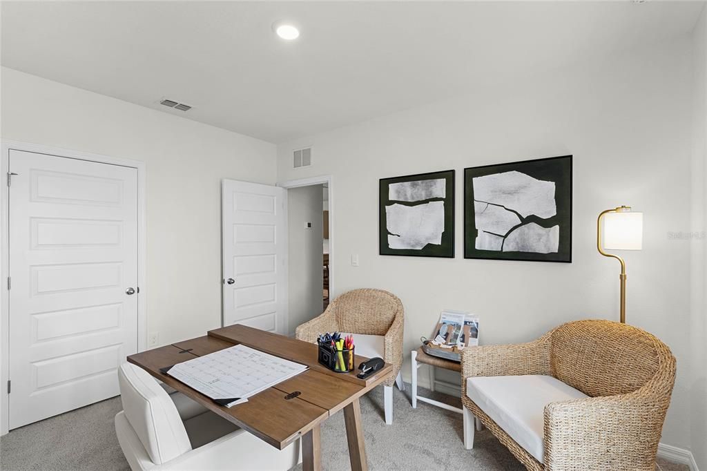 Activo con contrato: $423,490 (5 camas, 3 baños, 2077 Pies cuadrados)