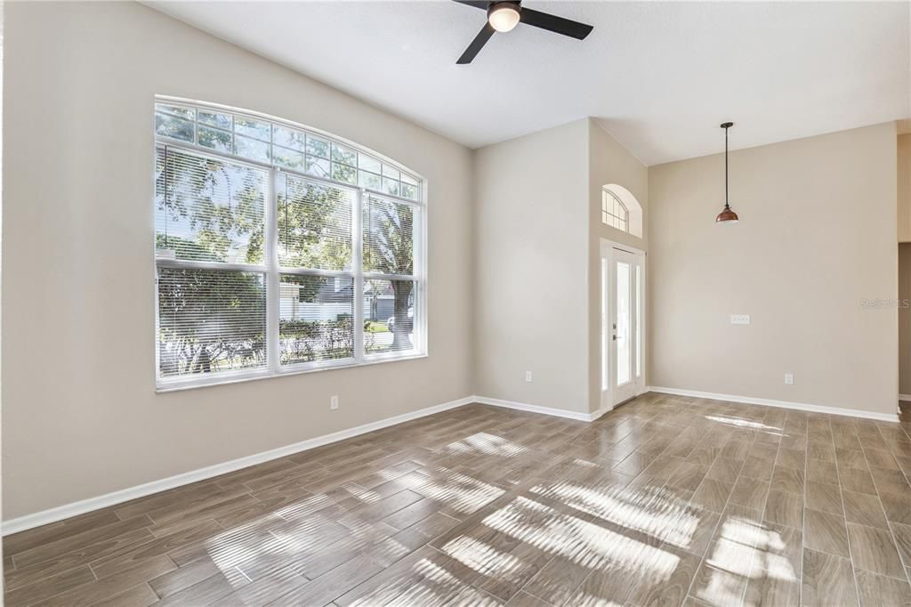 En Venta: $580,000 (4 camas, 2 baños, 2227 Pies cuadrados)