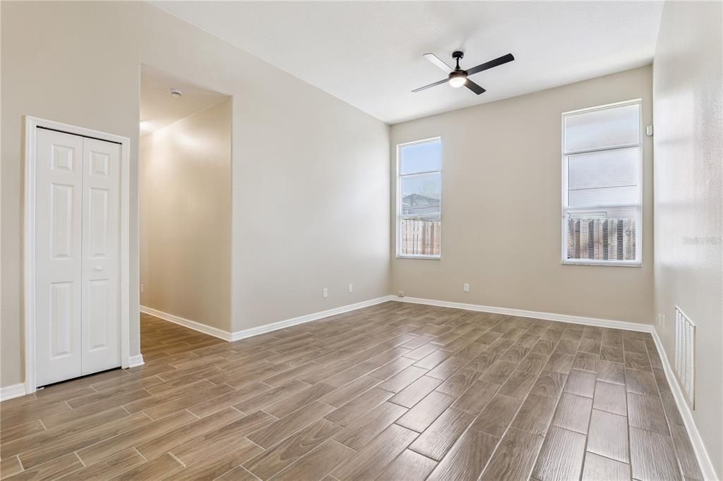 En Venta: $580,000 (4 camas, 2 baños, 2227 Pies cuadrados)