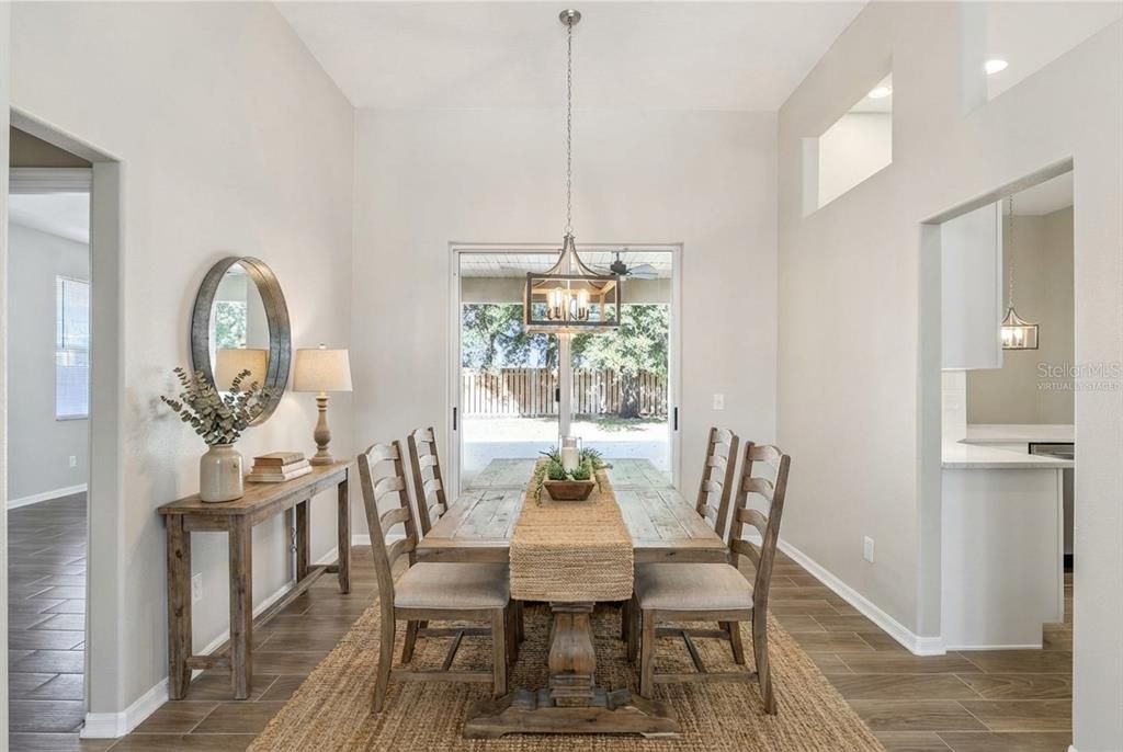 En Venta: $580,000 (4 camas, 2 baños, 2227 Pies cuadrados)