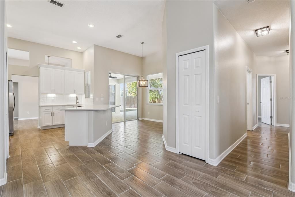 En Venta: $580,000 (4 camas, 2 baños, 2227 Pies cuadrados)