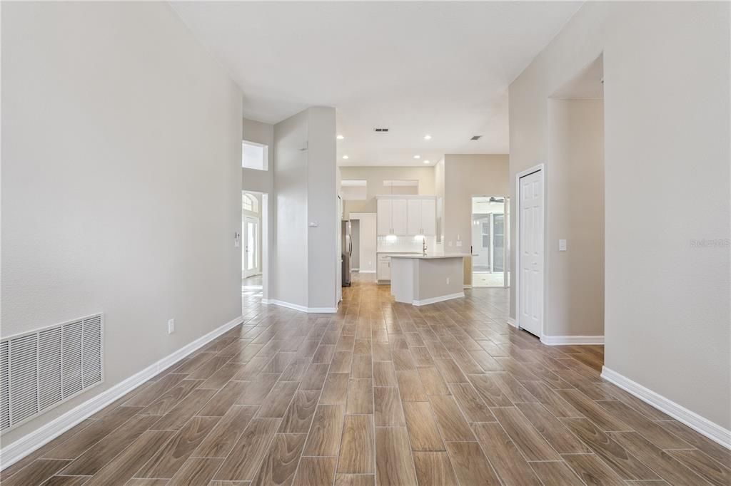 En Venta: $580,000 (4 camas, 2 baños, 2227 Pies cuadrados)