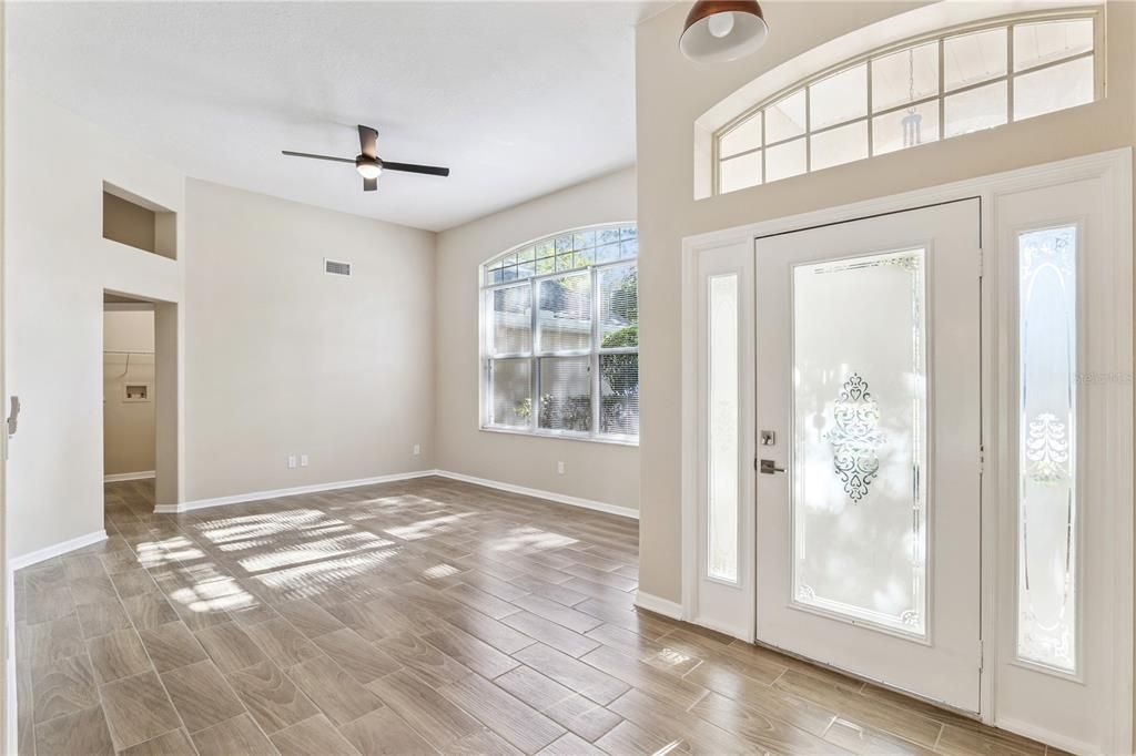 En Venta: $580,000 (4 camas, 2 baños, 2227 Pies cuadrados)