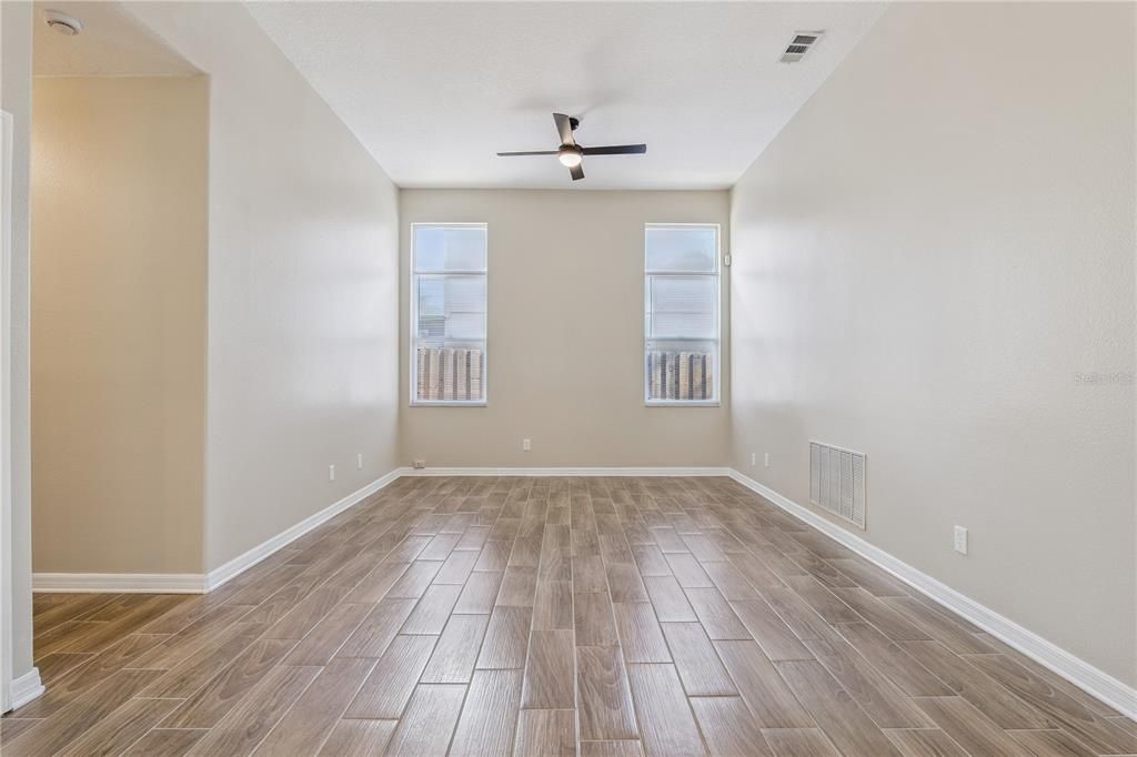 En Venta: $580,000 (4 camas, 2 baños, 2227 Pies cuadrados)