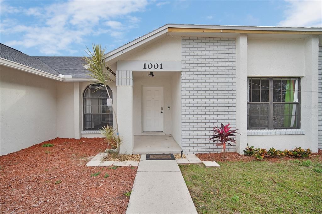 For Sale: $434,990 (5 beds, 2 baths, 1999 Square Feet)
