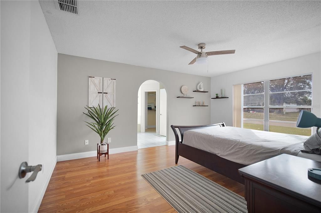 For Sale: $434,990 (5 beds, 2 baths, 1999 Square Feet)