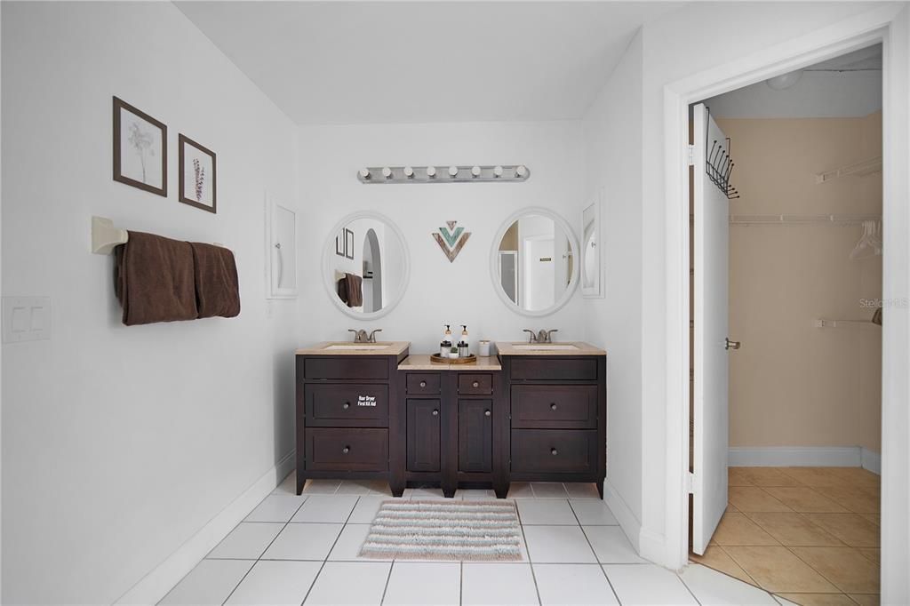 For Sale: $434,990 (5 beds, 2 baths, 1999 Square Feet)