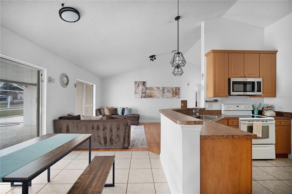 For Sale: $434,990 (5 beds, 2 baths, 1999 Square Feet)