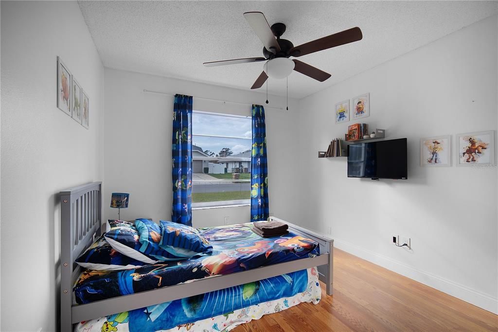 For Sale: $434,990 (5 beds, 2 baths, 1999 Square Feet)