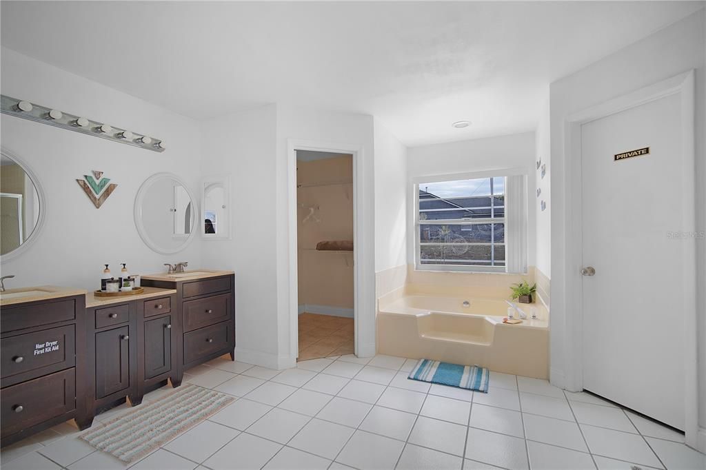 For Sale: $434,990 (5 beds, 2 baths, 1999 Square Feet)