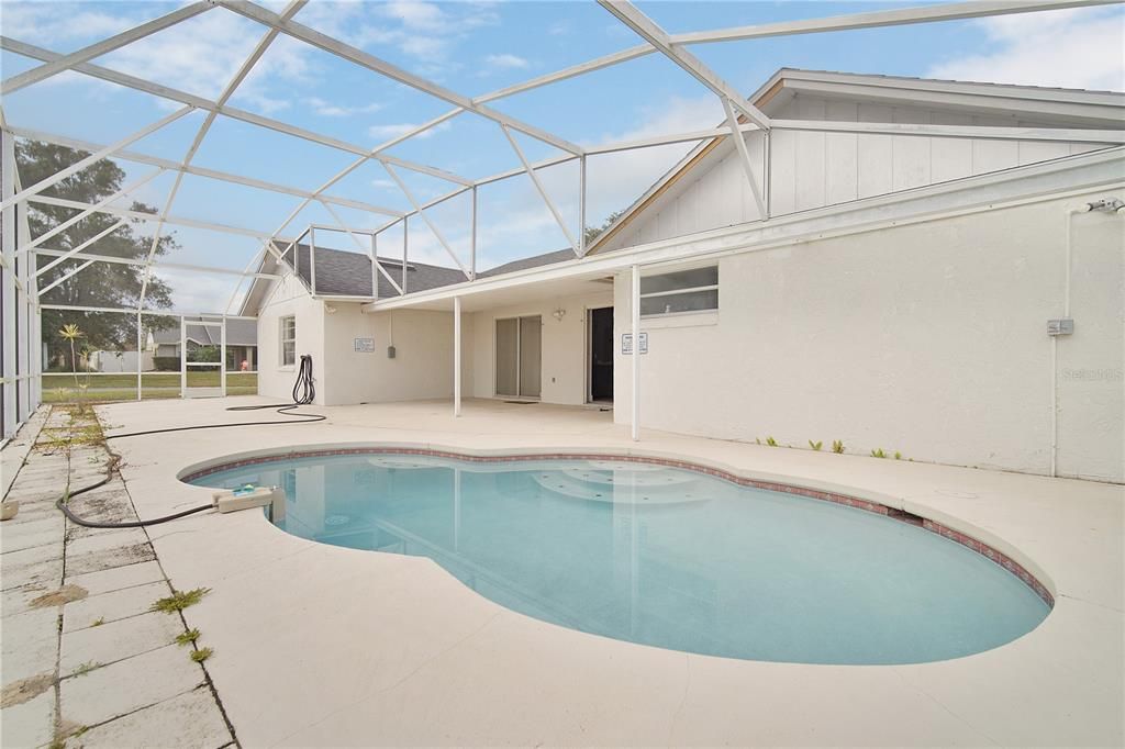 For Sale: $434,990 (5 beds, 2 baths, 1999 Square Feet)