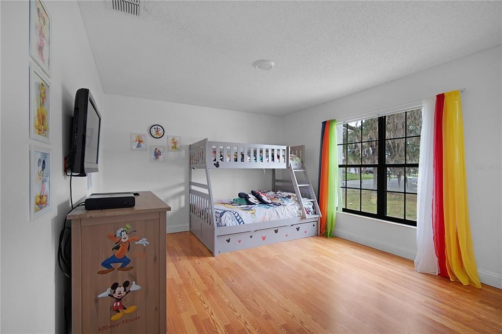 For Sale: $434,990 (5 beds, 2 baths, 1999 Square Feet)