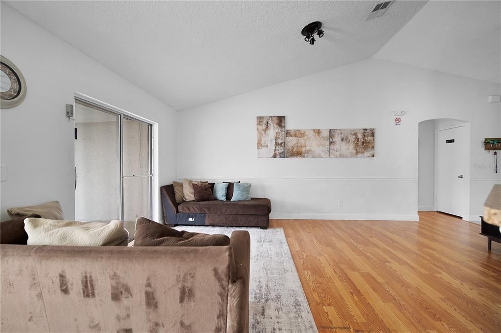 For Sale: $434,990 (5 beds, 2 baths, 1999 Square Feet)