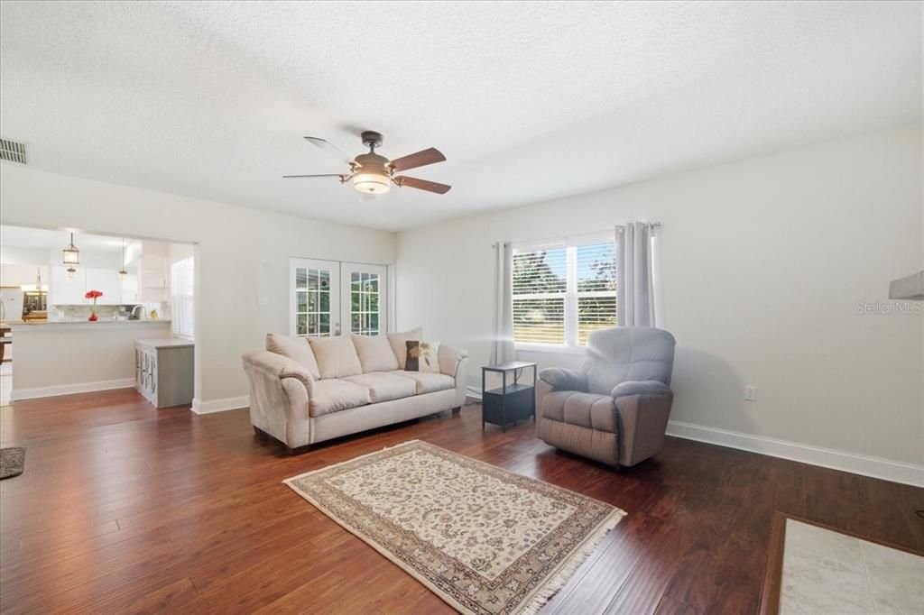 En Venta: $585,500 (4 camas, 2 baños, 2178 Pies cuadrados)