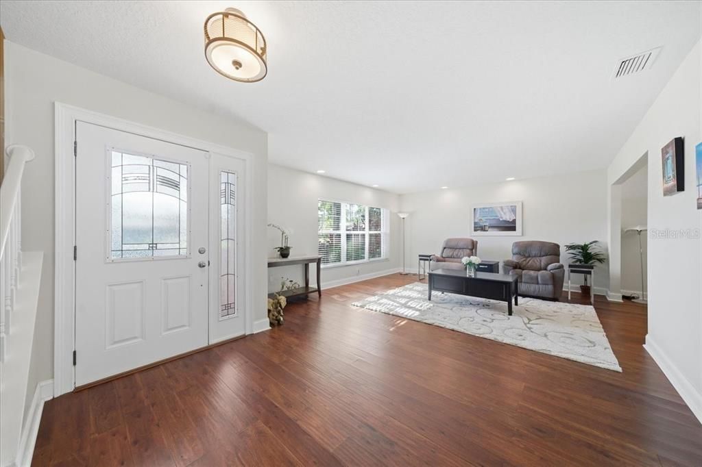 En Venta: $585,500 (4 camas, 2 baños, 2178 Pies cuadrados)