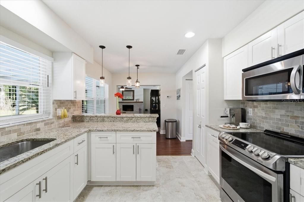 En Venta: $585,500 (4 camas, 2 baños, 2178 Pies cuadrados)