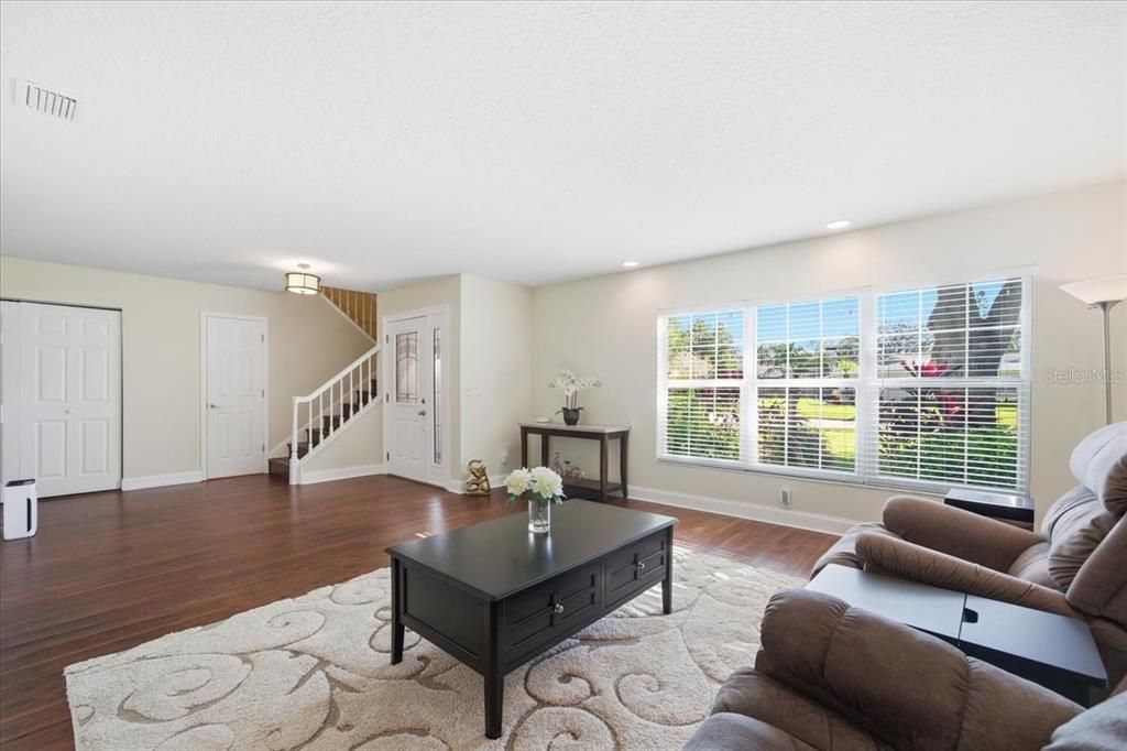 En Venta: $585,500 (4 camas, 2 baños, 2178 Pies cuadrados)