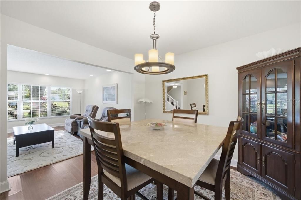 En Venta: $585,500 (4 camas, 2 baños, 2178 Pies cuadrados)