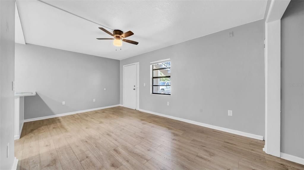 待售: $109,999 (0 贝兹, 1 浴室, 360 平方英尺)