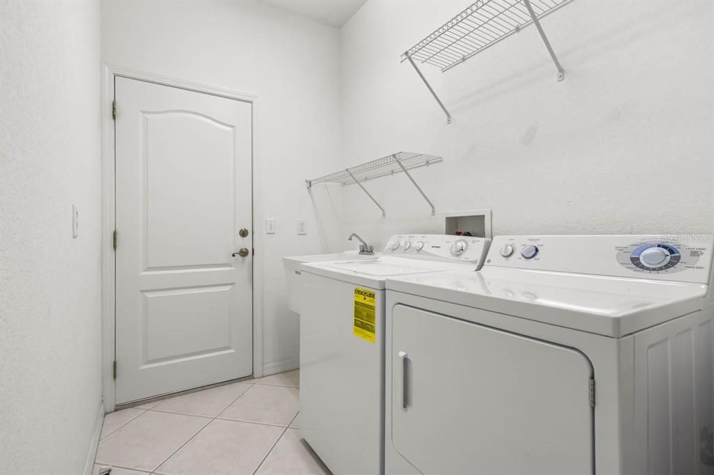 En Venta: $225,000 (3 camas, 2 baños, 1429 Pies cuadrados)