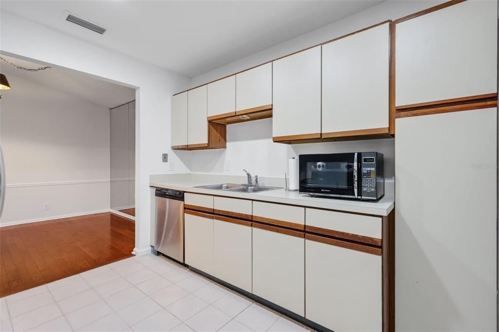 En Venta: $549,900 (3 camas, 2 baños, 1480 Pies cuadrados)