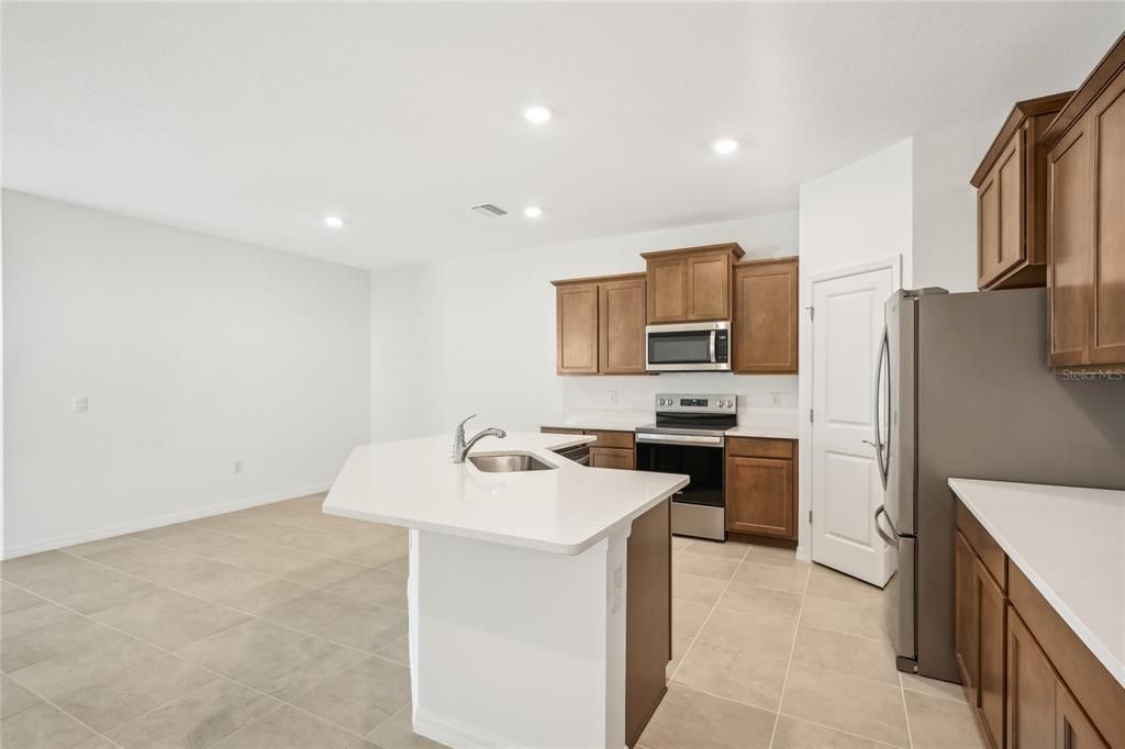 В аренду: $2,500 (3 спален, 2 ванн, 1564 Квадратных фут)