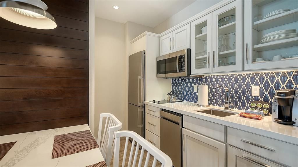 待售: $790,000 (1 贝兹, 1 浴室, 642 平方英尺)