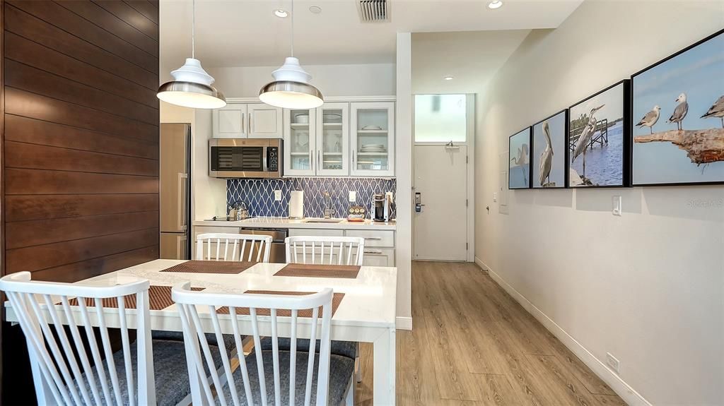 待售: $790,000 (1 贝兹, 1 浴室, 642 平方英尺)