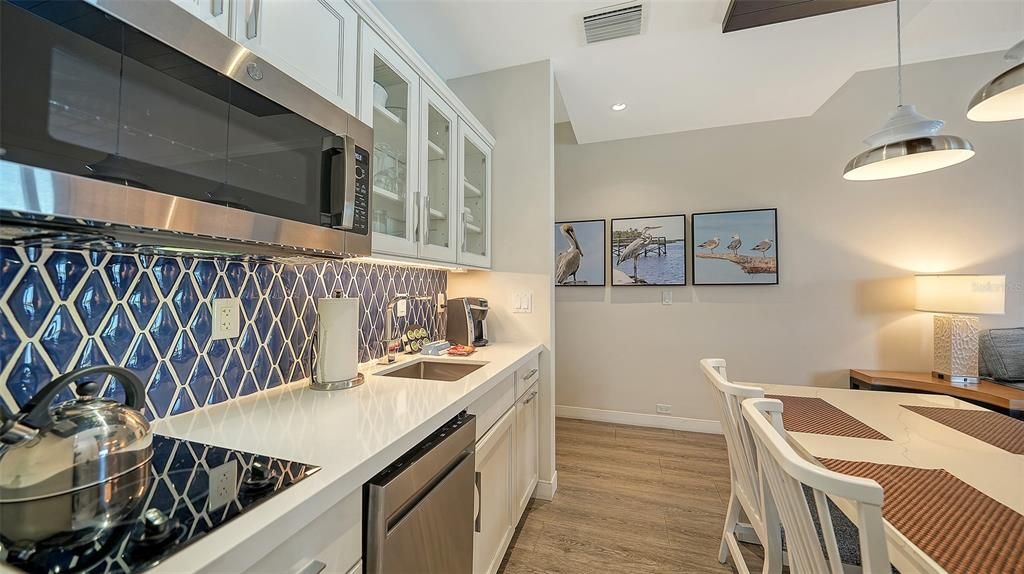 待售: $790,000 (1 贝兹, 1 浴室, 642 平方英尺)