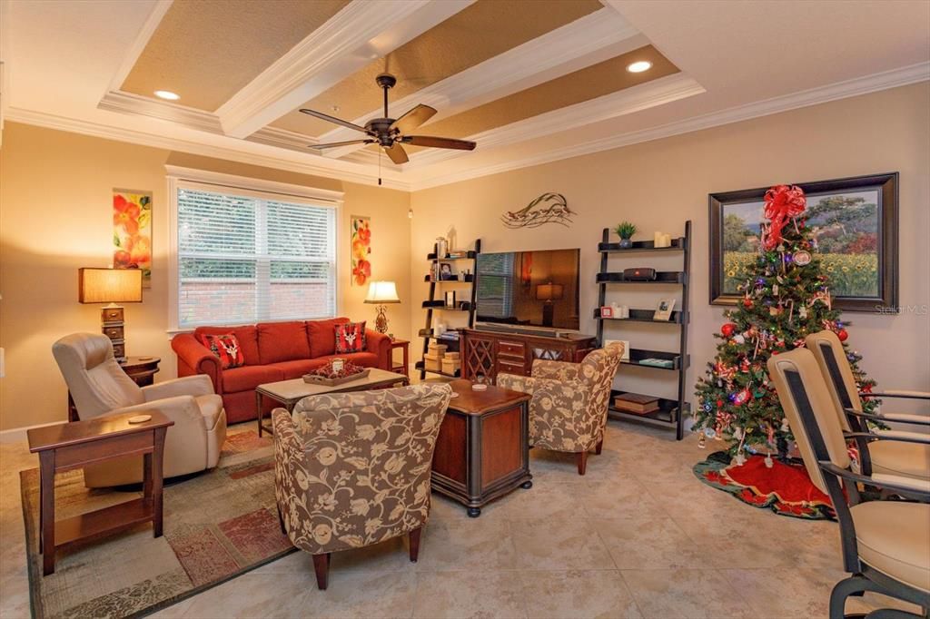 En Venta: $489,000 (3 camas, 2 baños, 1976 Pies cuadrados)