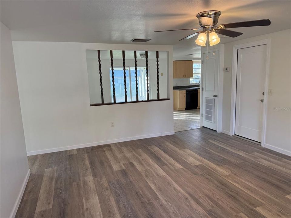 В аренду: $1,800 (2 спален, 1 ванн, 924 Квадратных фут)