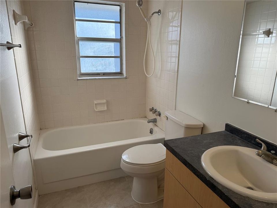 В аренду: $1,800 (2 спален, 1 ванн, 924 Квадратных фут)