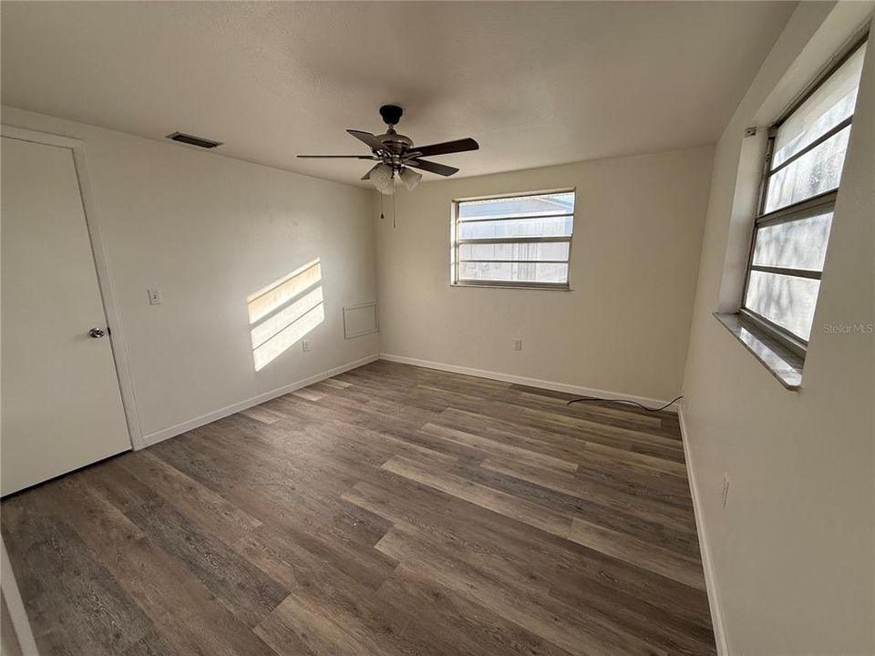 В аренду: $1,800 (2 спален, 1 ванн, 924 Квадратных фут)