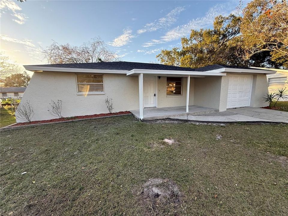 В аренду: $1,800 (2 спален, 1 ванн, 924 Квадратных фут)