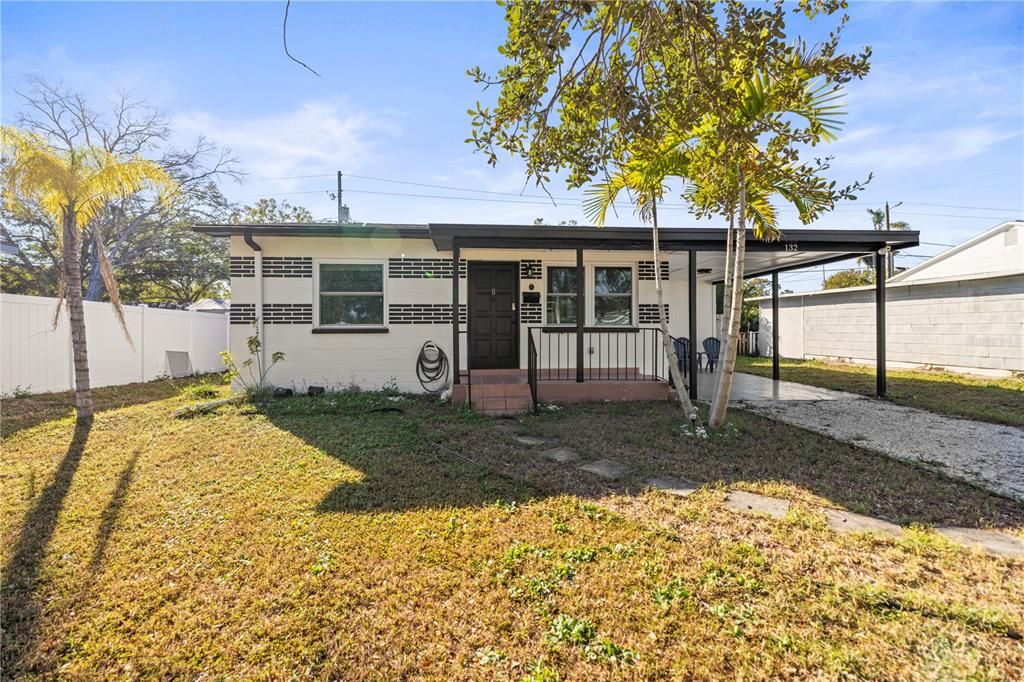 В аренду: $2,000 (2 спален, 1 ванн, 894 Квадратных фут)