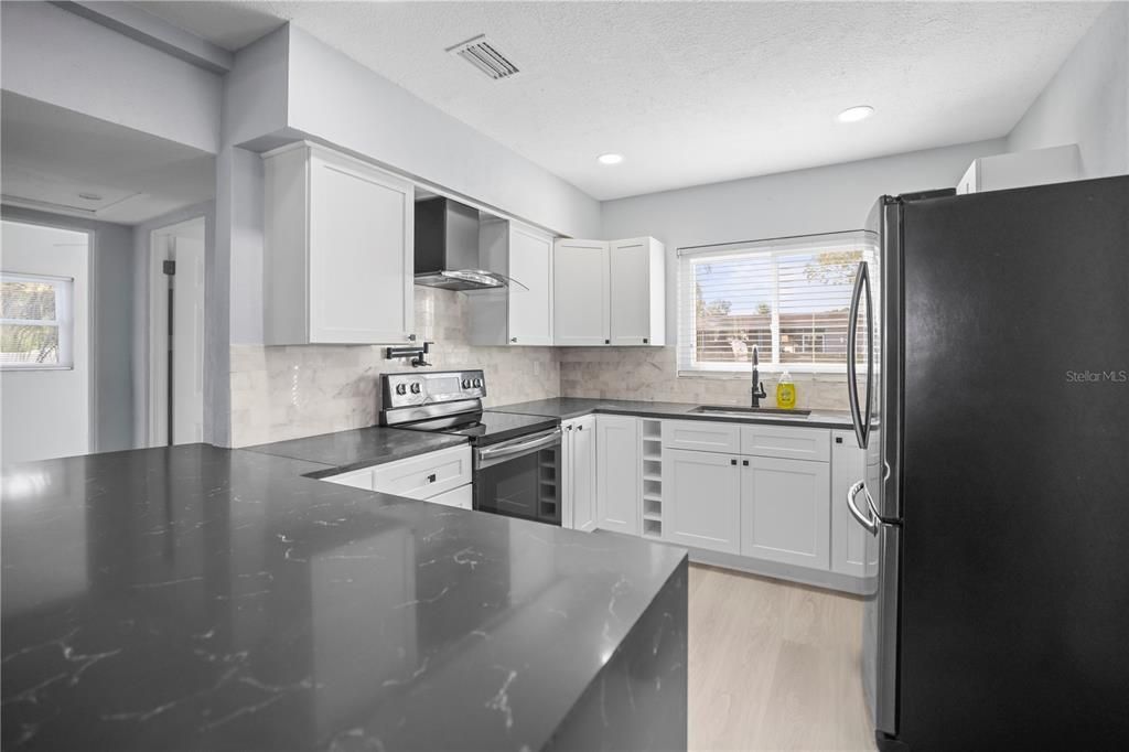 В аренду: $2,000 (2 спален, 1 ванн, 894 Квадратных фут)