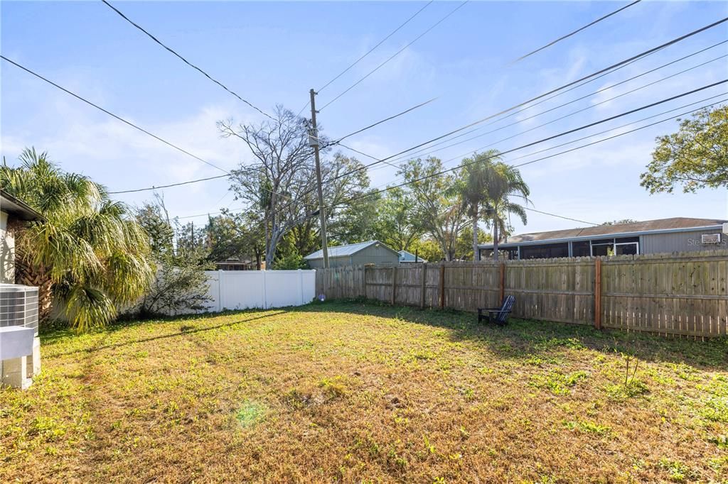 В аренду: $2,000 (2 спален, 1 ванн, 894 Квадратных фут)