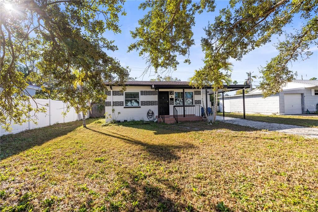 В аренду: $2,000 (2 спален, 1 ванн, 894 Квадратных фут)