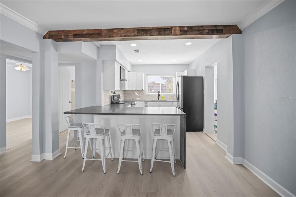 В аренду: $2,000 (2 спален, 1 ванн, 894 Квадратных фут)