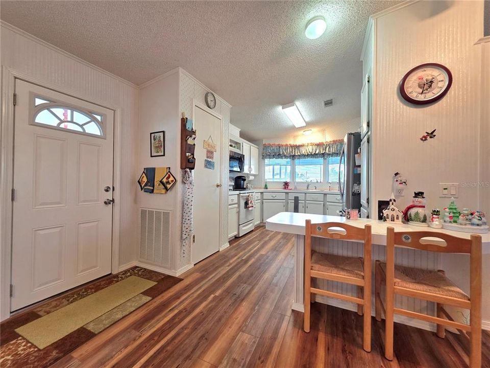 For Sale: $227,000 (2 beds, 2 baths, 1268 Square Feet)