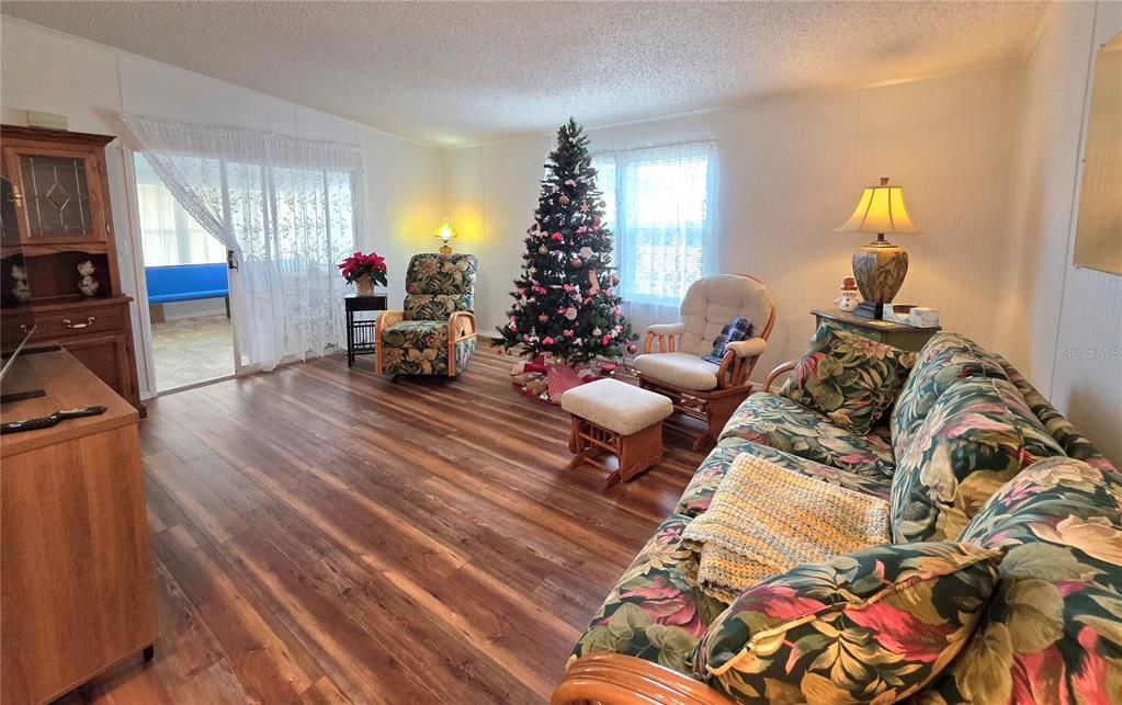 For Sale: $227,000 (2 beds, 2 baths, 1268 Square Feet)