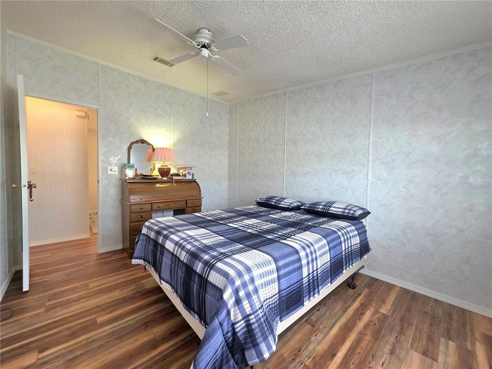 For Sale: $227,000 (2 beds, 2 baths, 1268 Square Feet)