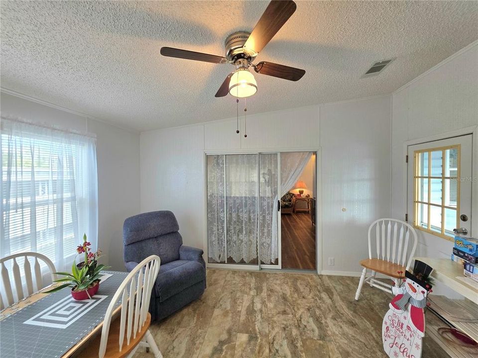 For Sale: $227,000 (2 beds, 2 baths, 1268 Square Feet)