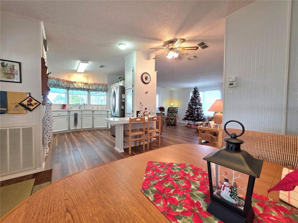 For Sale: $227,000 (2 beds, 2 baths, 1268 Square Feet)