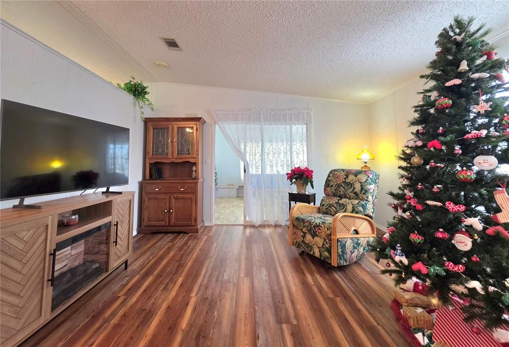 For Sale: $227,000 (2 beds, 2 baths, 1268 Square Feet)