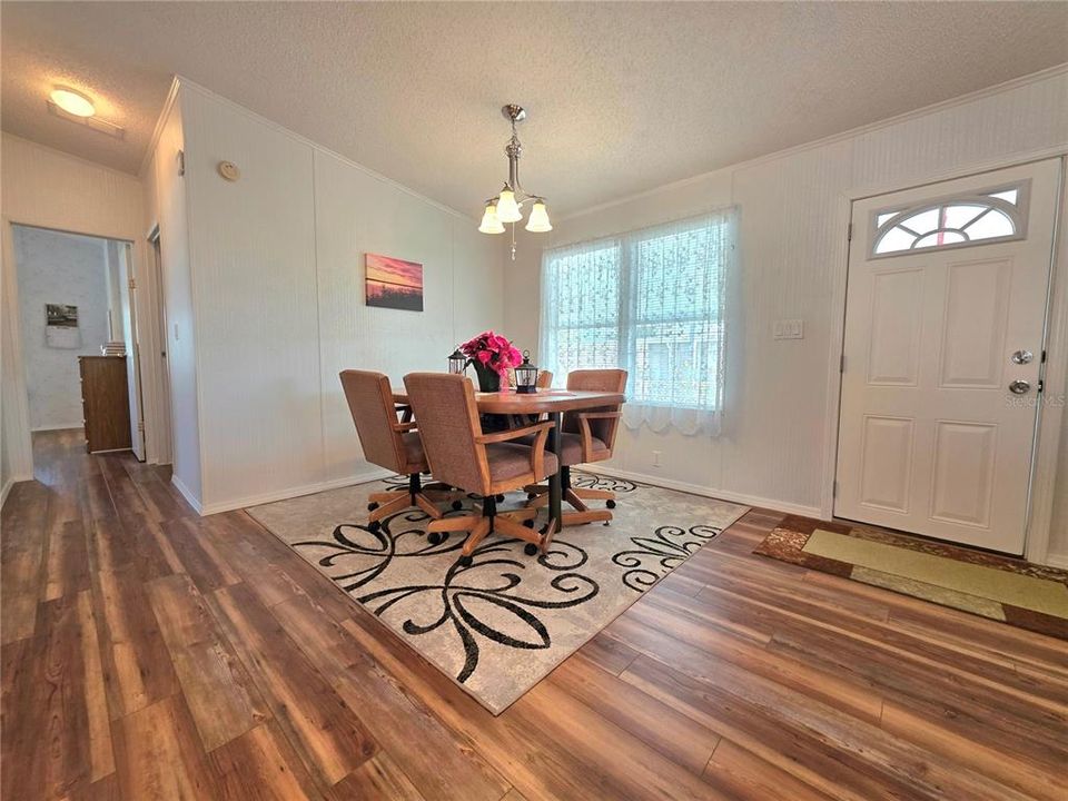 For Sale: $227,000 (2 beds, 2 baths, 1268 Square Feet)