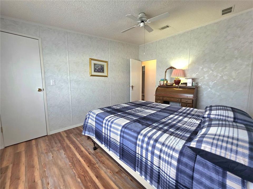 For Sale: $227,000 (2 beds, 2 baths, 1268 Square Feet)