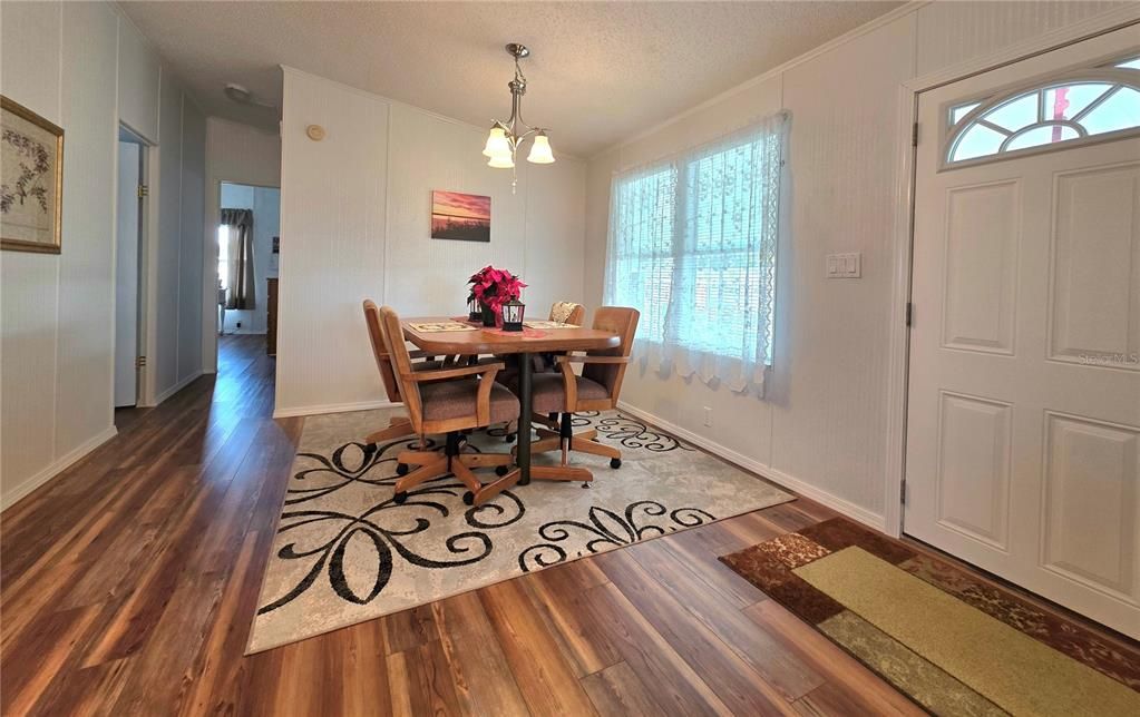 For Sale: $227,000 (2 beds, 2 baths, 1268 Square Feet)