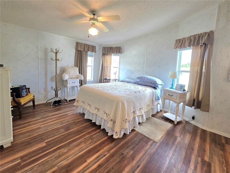 For Sale: $227,000 (2 beds, 2 baths, 1268 Square Feet)